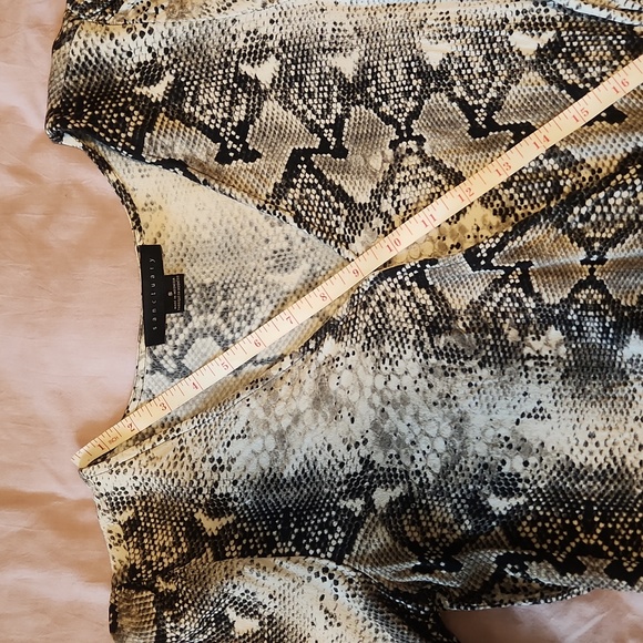 💥2/$20💥 Sanctuary Snakeskin Wrap Blouse - Picture 7 of 10